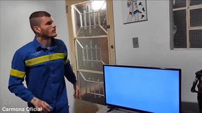 chamei o eletricista meu cartao nao passou ele me comeu e gozou dentro