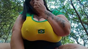 Torcedora Safada foi no parque se exibiu e gozou escondida ao ar livre com medo- Mary Jhuana