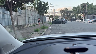 PEDÍ A CALCINHA DA NOVINHA NA RUA