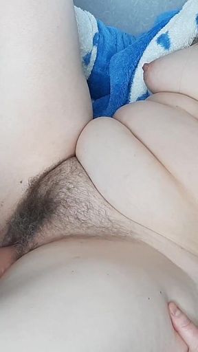 MILF Experiences Vaginal and Clitoral Orgasm Simultaneously