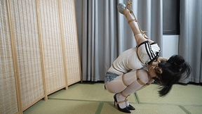 xr59-White stockings, high heels, struggling