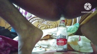 Hatalmas faszok dúlják az ázsiai meleg fenéket intenzív BDSM anális ülésen