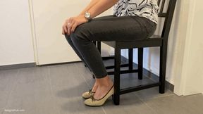 NERVOUS TOE TAPPING IN WAITING ROOM - MP4 Mobile Version