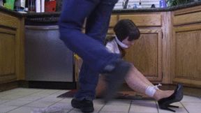 sd2511CHRISSY-Getting tied up in the middle of the day