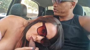 fui entrevistado pela, bianca naldy , no carro e a safada me chupou e me deu o cu dentro do carro