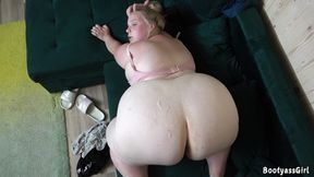 I'm Horny, Please Fuck My Big Ass on the Couch