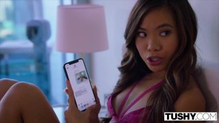 Trekant, håndjobb &#8211; Kenzie Reeves og Vina Sky får analfuck