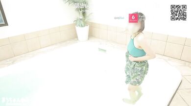 Raw insertion into a wet pussy in the pool. Massive ejaculation on big tits protruding from swimsuit