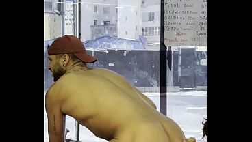 Sexo entre dotados em plena luz do dia