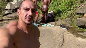putaria na cachoeira com a pretinha gostosa