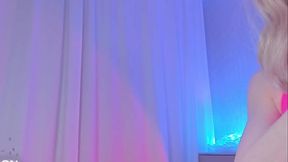 Sweet Eaton Flexes Her Small Babedick