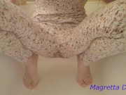 Cute girl pissing through pyjama bottoms: Magretta Dering solo golden rain