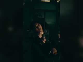 Lascivious Argentinian sings “Creep” by Radiohead.