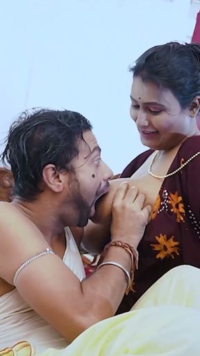 Paraswali Bhabi sucked my land then I left Uni   Clip 1