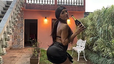 SALVATORE ME CONVIDOU PRA TOMAR CHAMPAGNE NO JARDIM DELE E CLARO QUE NÃO IA NEGAR ESSE MEU FOGO PRA ELE