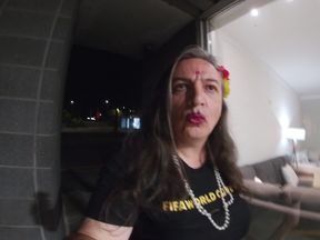 CD Whore is on the lookout