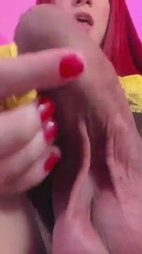 Princess Aline Loves to Masturbate