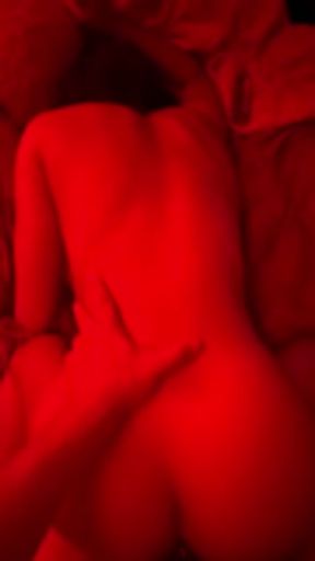 Chilean asshole playing with anal plug asks me for help: I fuck her and go inside her