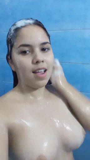 Bathing and washing my nipples 🔥