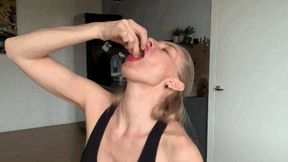 Big hungry giantess (mp4)