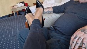 smelling and massaging dirty feet in pantyhose HD wmv 1920x1080