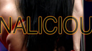 Jasmine Black und Paige Ashley erleben einen wilden Anal-Dreier.