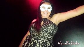 na cabine do clube de swing chupando e dando para estranhos