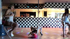 Admire le talent de Noochka sur une barre ! Marie @LumaCarie et moi on est ...