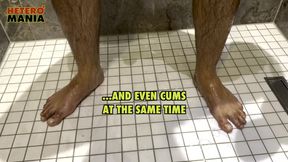 Straight Dom Karim Cums While Getting a Foot Massage