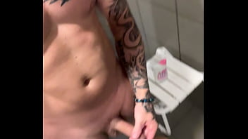 Petite douche apr&egrave_s le sport