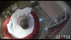 情趣酒店摄像头监控TP白发老头和年轻情妇啪啪动作勇猛喜欢插嘴