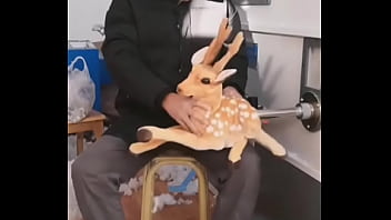 Bambi es penetrada por maquina xD