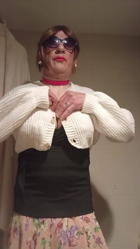 Crodreisser aroused in front of the mirror