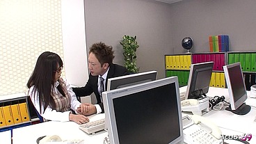 Hairy Pussy Japanese Office Girl seduce to Fuck by Boss at Work in uncensored JAV Porn