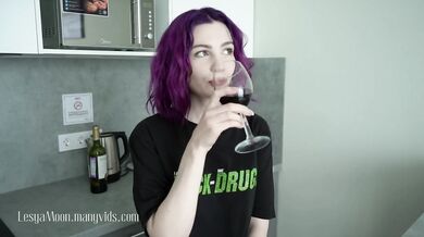 I met a hot bitch in a MYDRIASIS T-shirt in the elevator