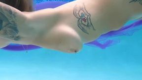 Girl with big boobs wanks her ass underwater in a pool