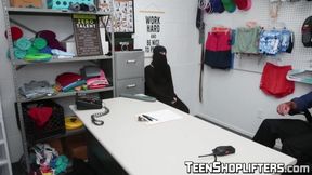 Pretty Delilah Day sucks and deepthroats Justin Magnums cock
