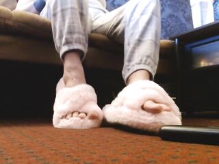Toe Wiggling Pink Fuzzy Slippers