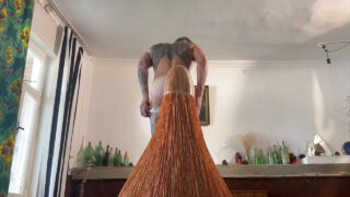 عاهرات مثليات هاويات مثيرات ذوات وشم يمارسن الجنس مع قضيب ضخم بدون واقٍ مع مص القضيب وقذف المني