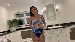 Sammie Bets Her Swimsuit