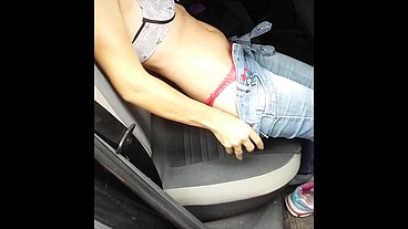 Na festa do produtor pegou uma gata pra meter no carro