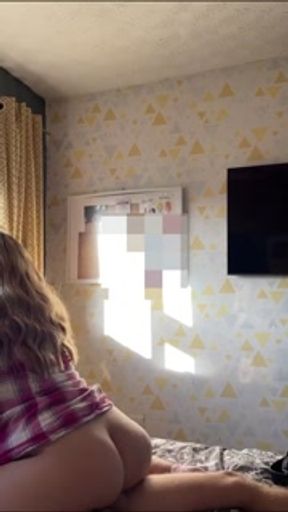 WATCH MY BIG BOOTY SHAKE WHILST I RIDE PATHETIC CUCK HUBBYS SMALL COCK