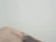 Masturbación a 2 manos, que rica paja en este día soleado.