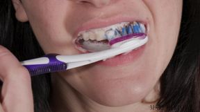 Brushing My Teeth Close Up - Mari Merlowe WMV