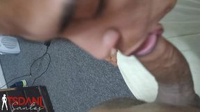 eu daniela santos e a solosts1 chupando muito o pau grande do entregador do ifood