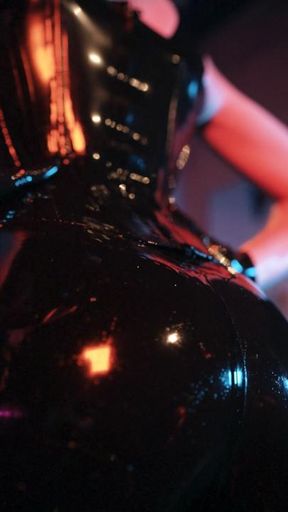 LATEX LESBIAN DOMINATION: LATEX SHINING AND KISSING