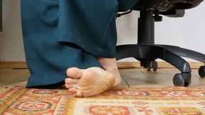 barefeet under wide pants av