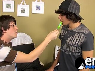 Young Jordan Long cums after analled by hung emo