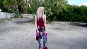Blonde seduced by a pickup truck and Fucks inside the car...