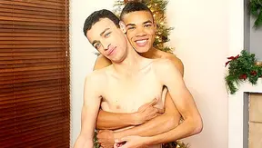 Cockmas Heat: Dustin Robbies Steaming Hot Blowjob Fantasy – NaughtyTwinks 18+